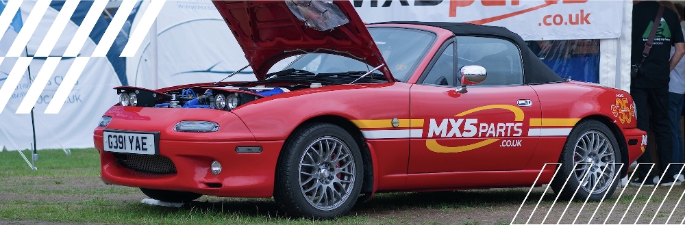 Picture of Mk1 MX5 with the bonnet up
